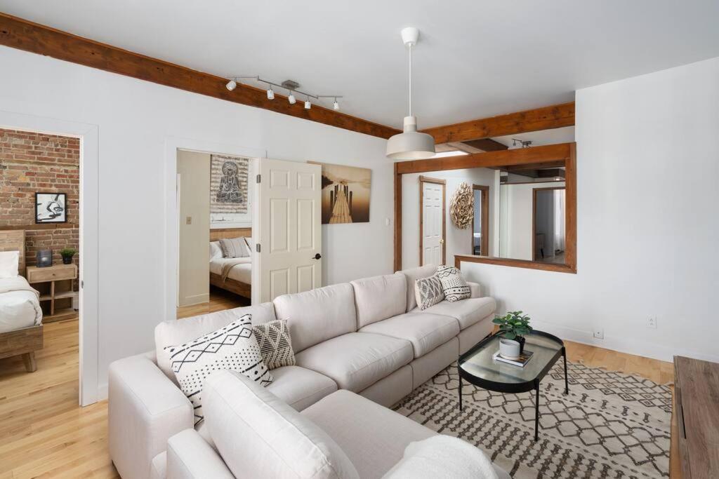 Chic Mile-End 3Br Getaway - Free Parking, Sleeps 8 Leilighet Montréal Eksteriør bilde