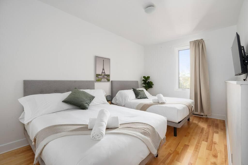 Chic Mile-End 3Br Getaway - Free Parking, Sleeps 8 Leilighet Montréal Eksteriør bilde