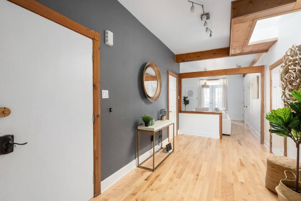 Chic Mile-End 3Br Getaway - Free Parking, Sleeps 8 Leilighet Montréal Eksteriør bilde