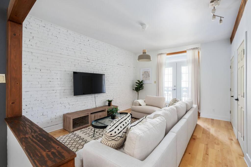 Chic Mile-End 3Br Getaway - Free Parking, Sleeps 8 Leilighet Montréal Eksteriør bilde