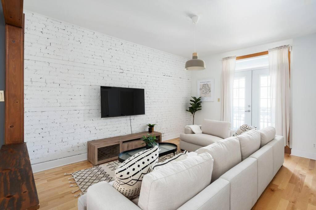 Chic Mile-End 3Br Getaway - Free Parking, Sleeps 8 Leilighet Montréal Eksteriør bilde